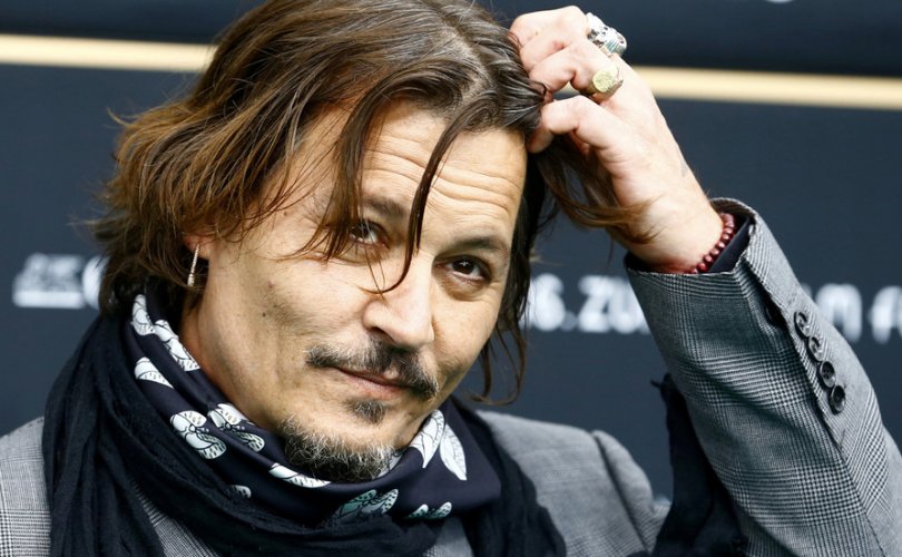 Netflix Жонни Деппийн кинонуудыг устгаж байгааг үзэгчид шүүмжлэв